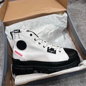 NIB Palladium Booties